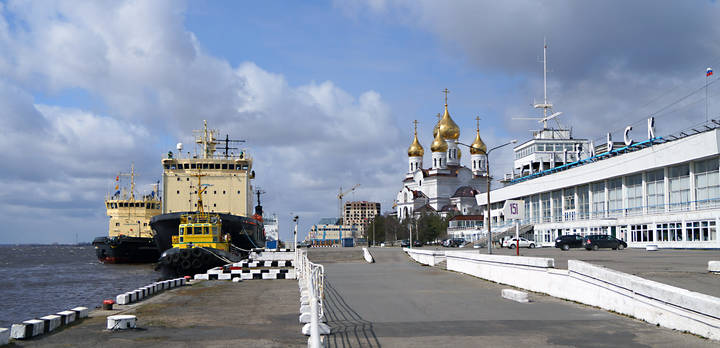 Архангельск-город на Северной Двине.