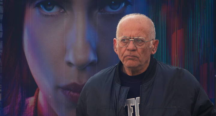НА ФОНЕ