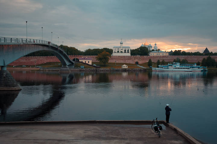 Вечер в городе N
