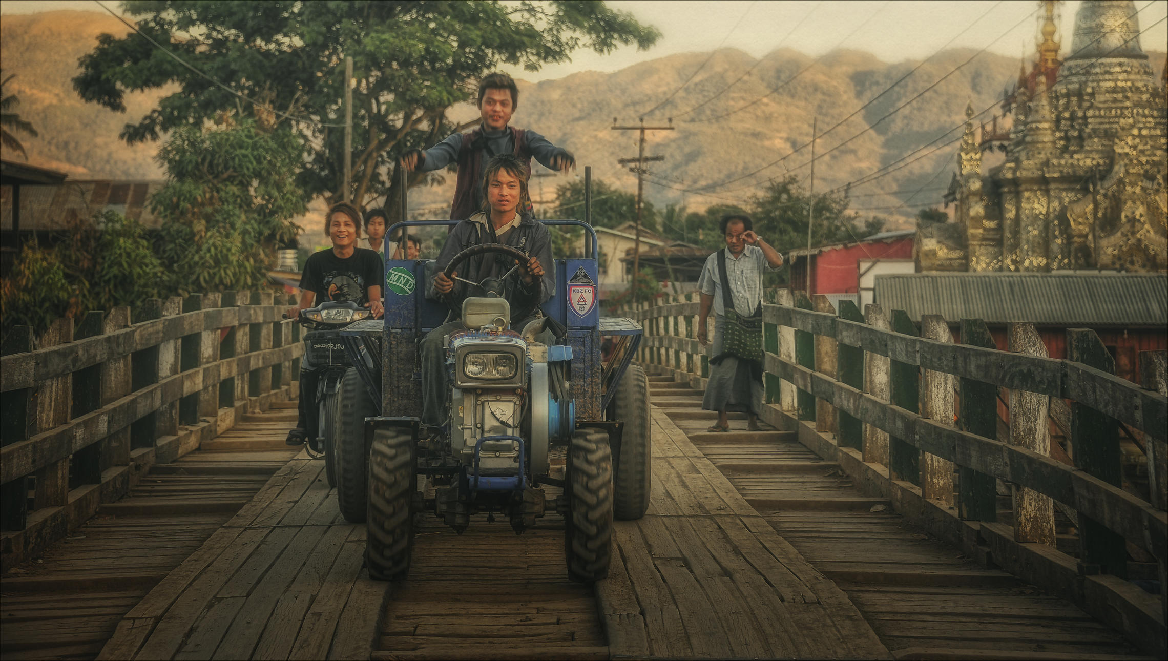 На мосту в Ньяунг-Шве