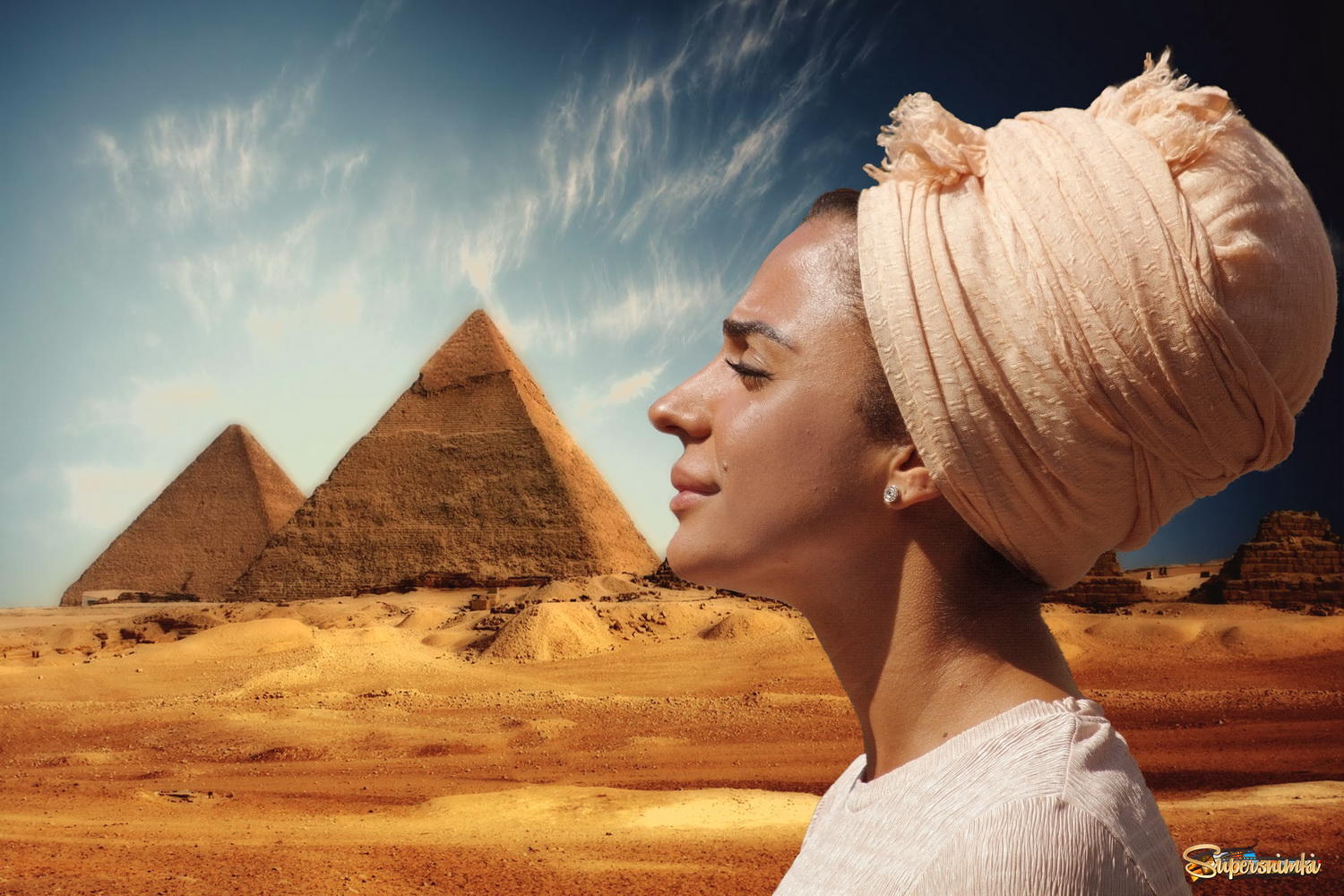 Песня песок и нефертити час. Нефертити Египет. Нефертити профиль. Нефертити фото. Портрет Нефертити.