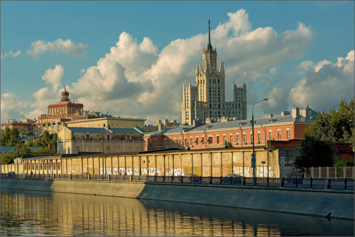 Вечер на Озерковской набережной.