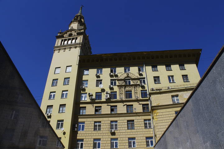 Дом Жолтовского на Смоленской площади