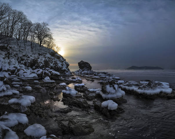  Море парит.
