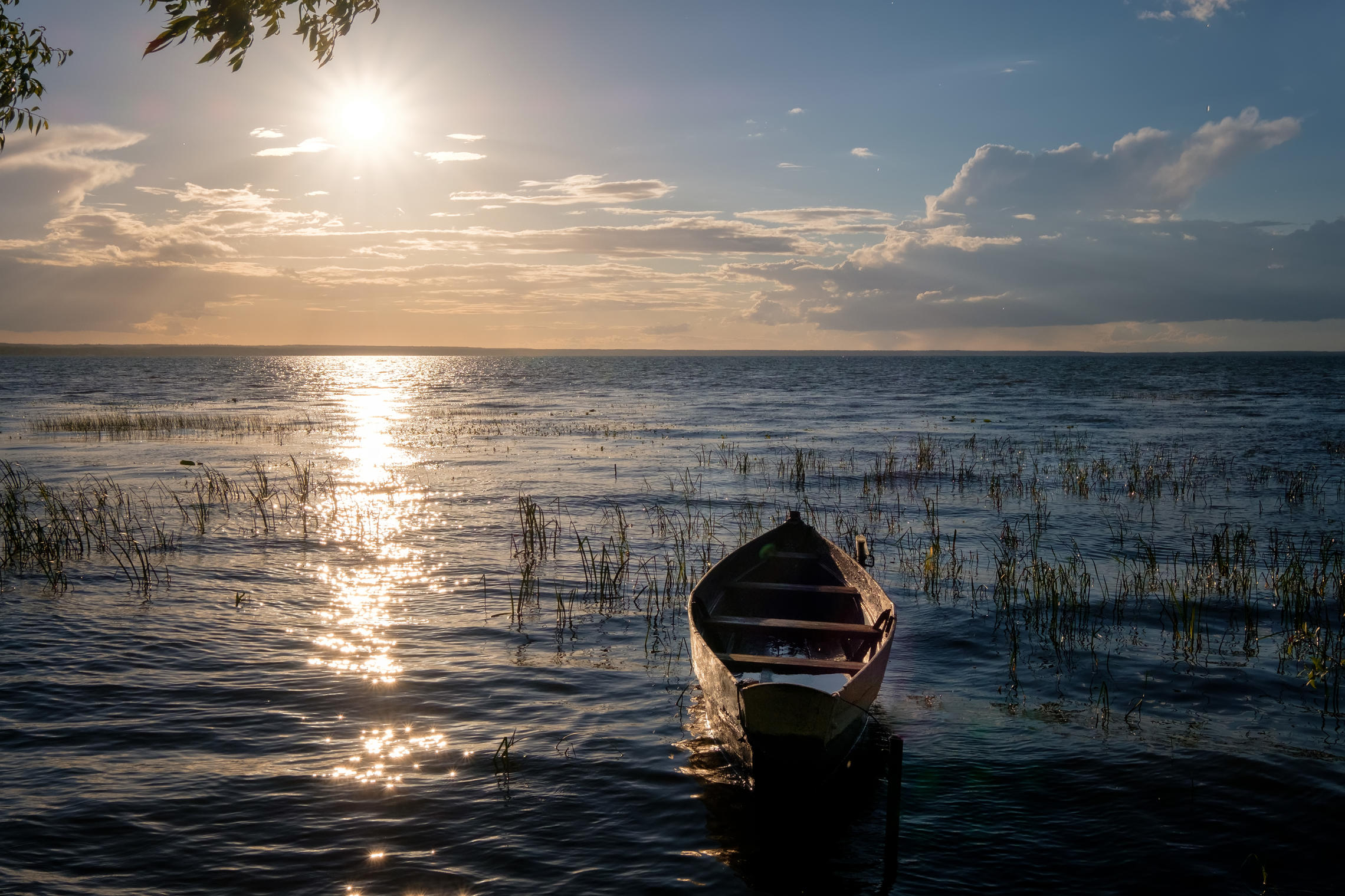 Плещеева река. Плещеево озеро. Переславль-Залесский озеро. Лодки на Плещеевом озере. Переславль озеро.