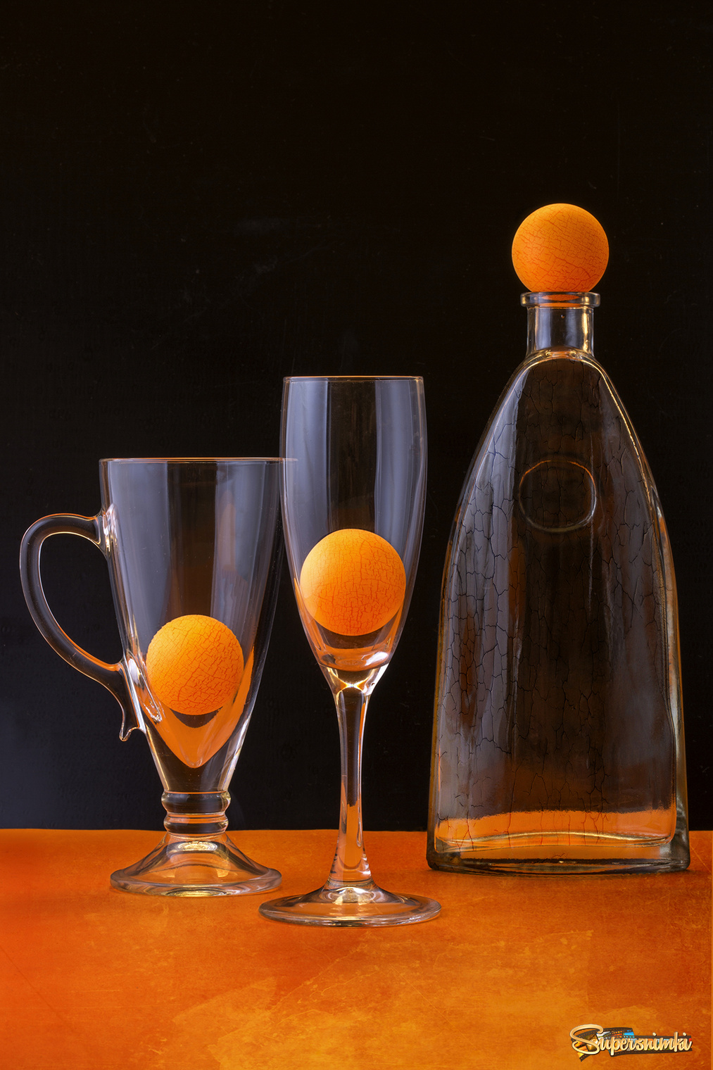 Натюрморт с оранжевыми шариками