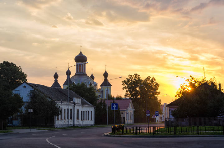 Утро  в провинциальном городке.