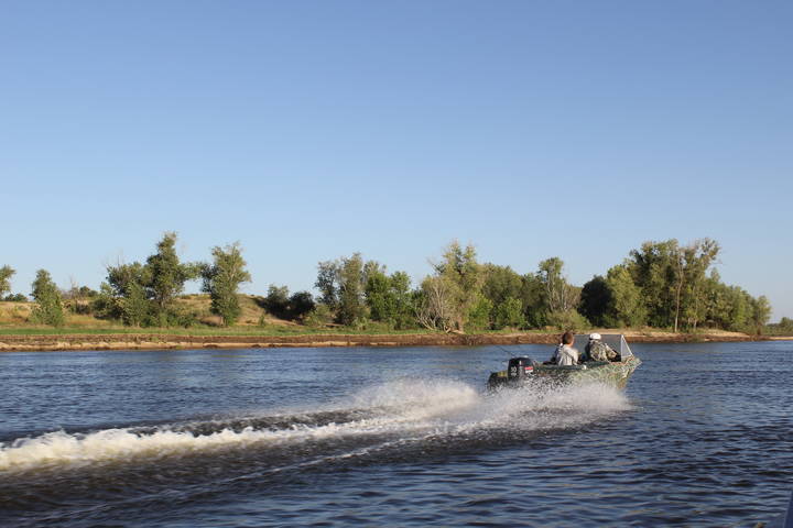 лодка на реке