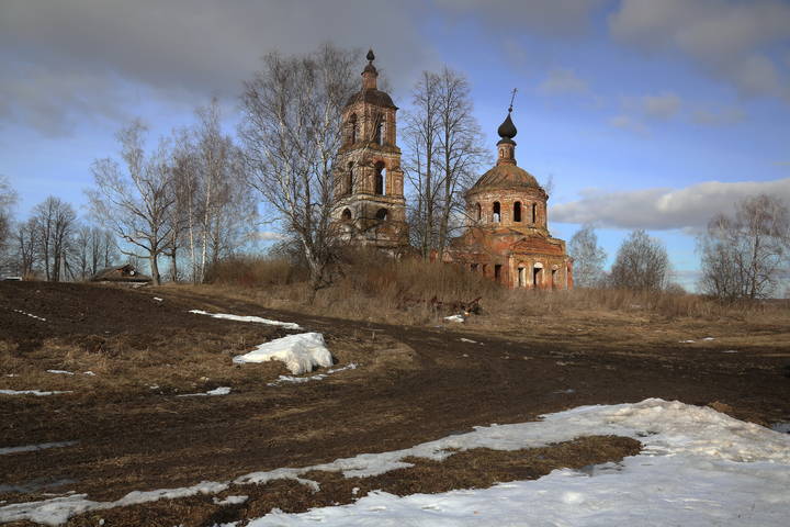 Март