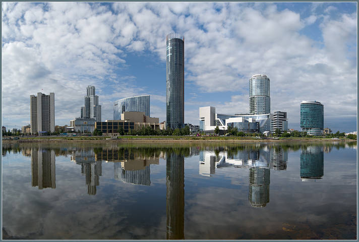 Екатеринбург. Набережная р. Исеть.