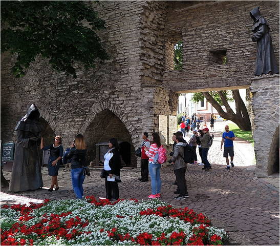 Два монаха