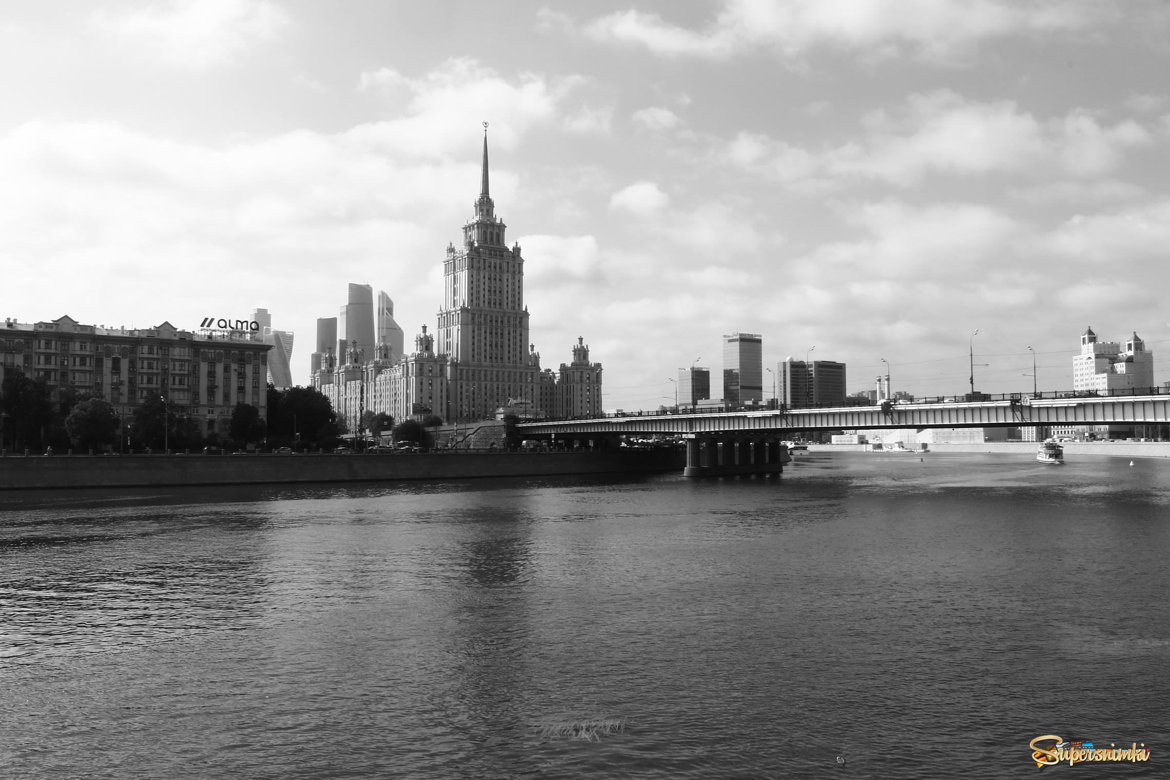 Вид на набережную Тараса Шевченко и Новоарбатский мост