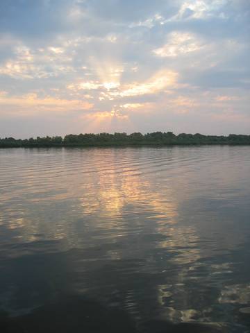 закат на реке