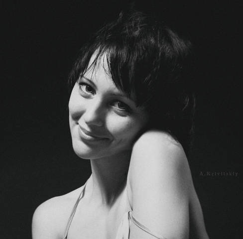 Perspective photo model. Promising model. Portrait, shy smile. Перспективная фотомодель. Портрет, улыбка.