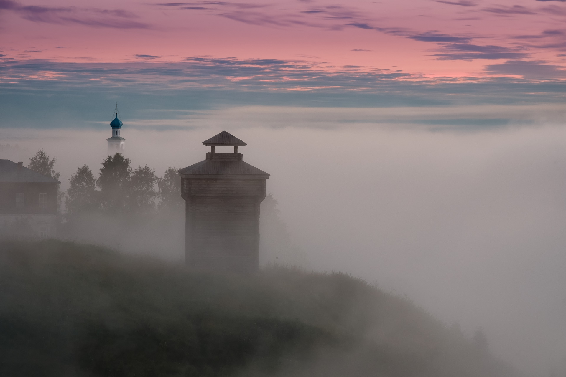 Сторожевая башня в тумане