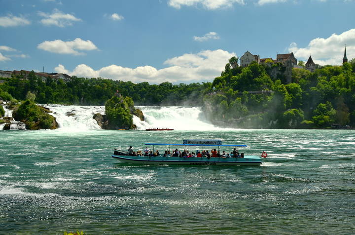 Швейцарский водопад-Rheinfall 