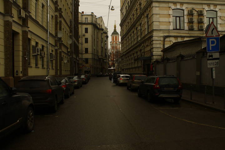 Кривоколенный переулок