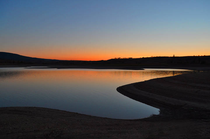 Закат на озере.