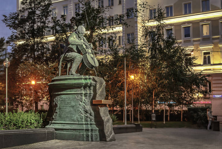 Прогулки по Москве. Маэстро.