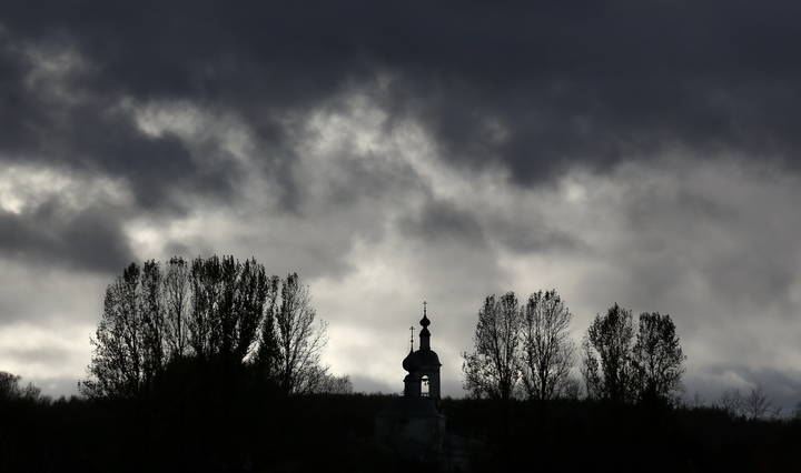 ГНЕТУЩЕЕ НЕБО, КАК БОЛЬ ВЕРЫ...