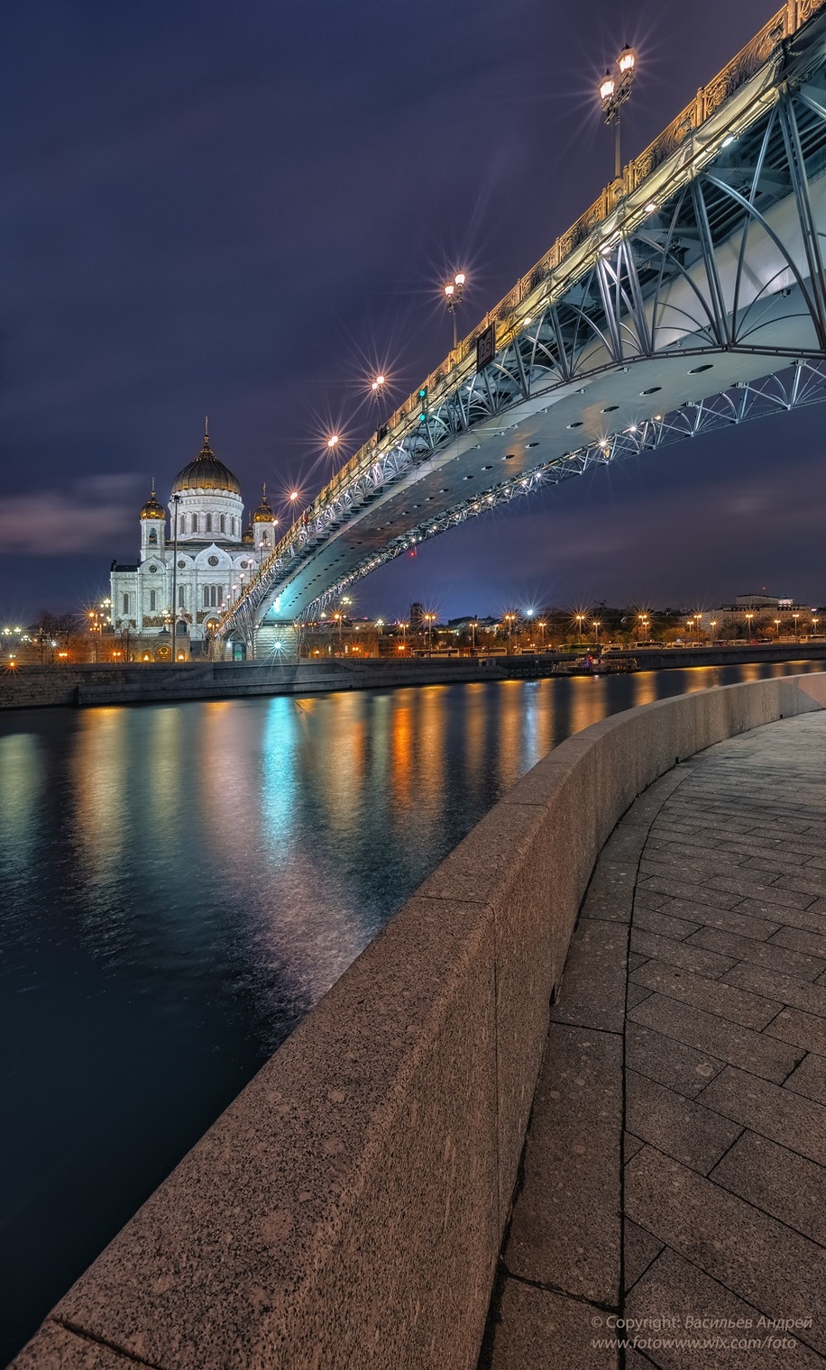 Патриарший мост и Храм Христа Спасителя (г.Москва).