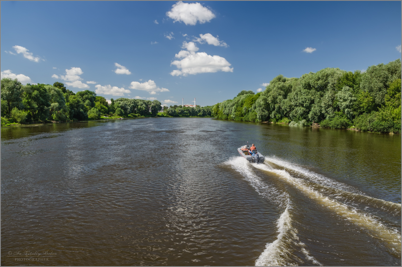 Рассекая воды Москва-реки