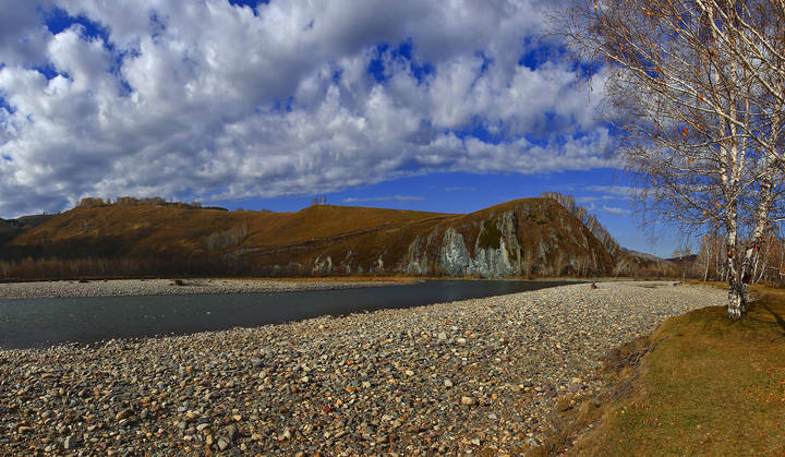 Каменистый берег