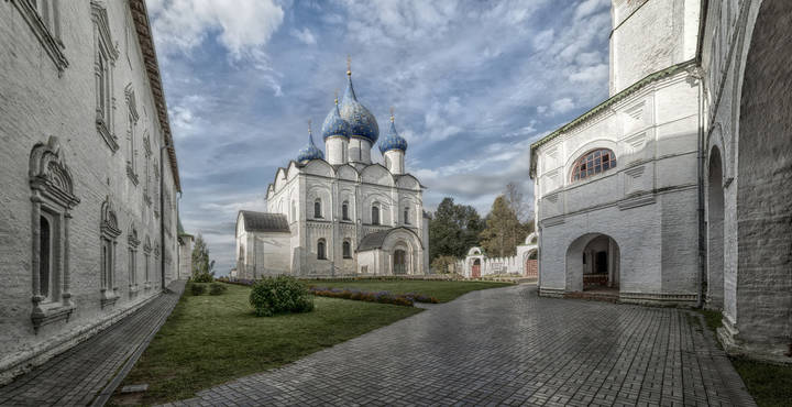 Древние стены Кремля