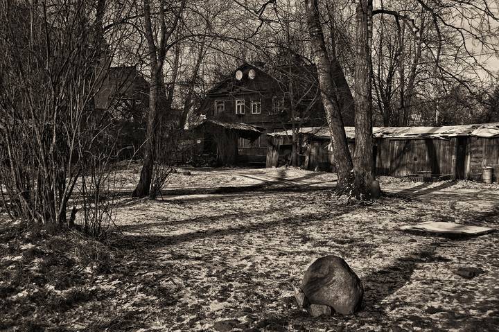 Старый-старый двор