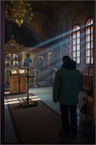 У Алтаря