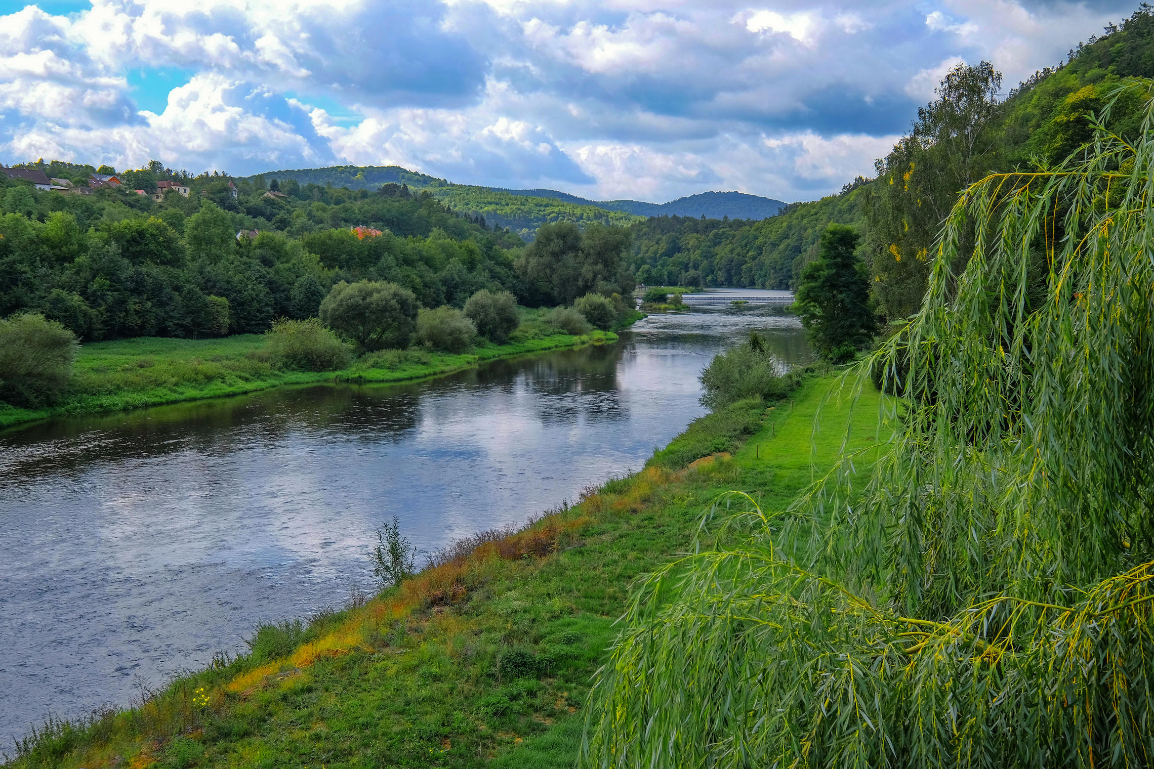 Приток фото. Река Бероунка Чехия. Река Морава Чехия. Морава (верхний приток Дуная). Река Русава Чехия.
