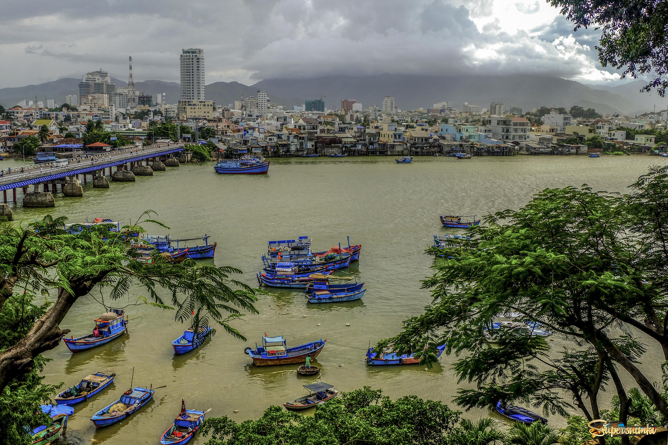 Река Кай. Нячанг. Вьетнам.