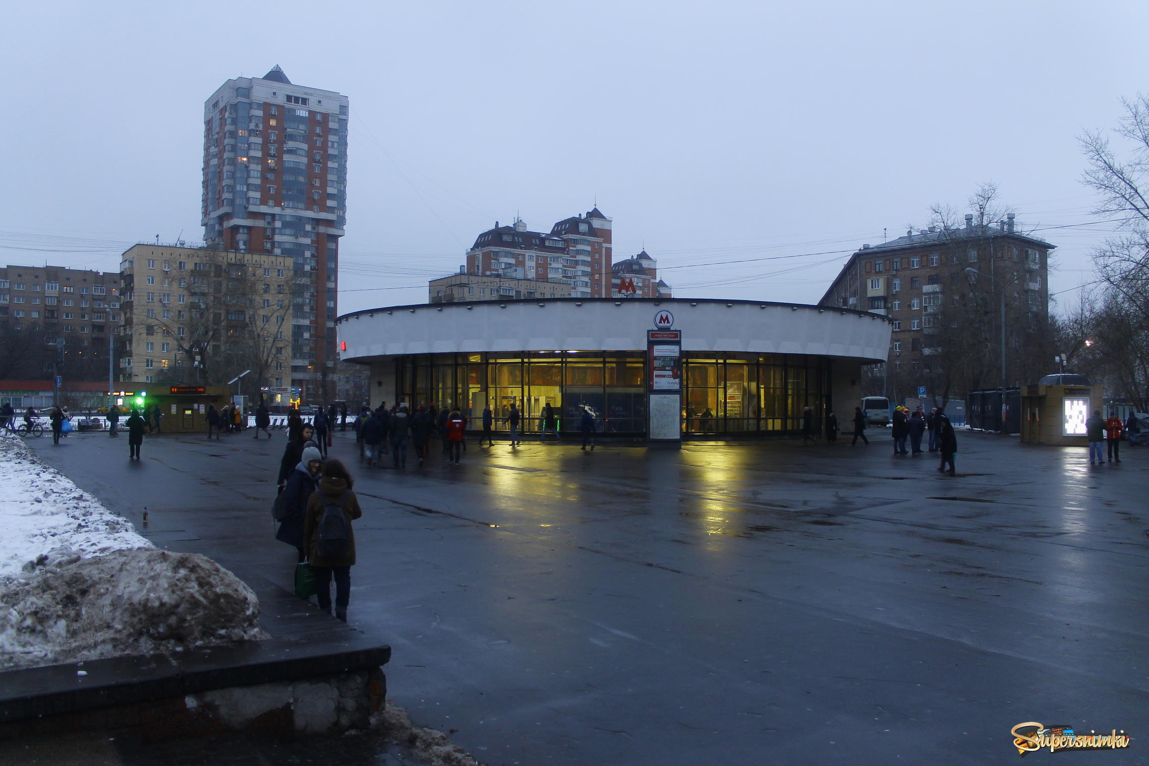 Наземный вестибюль станции метро "Улица 1905 года"(Таганско-Краснопресненская линия)