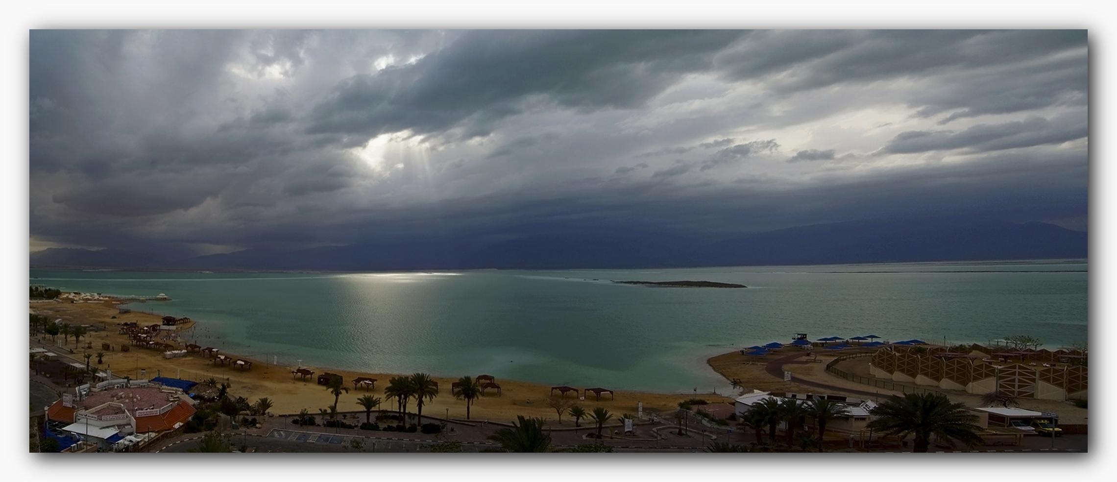 На Мертвом море зима.
