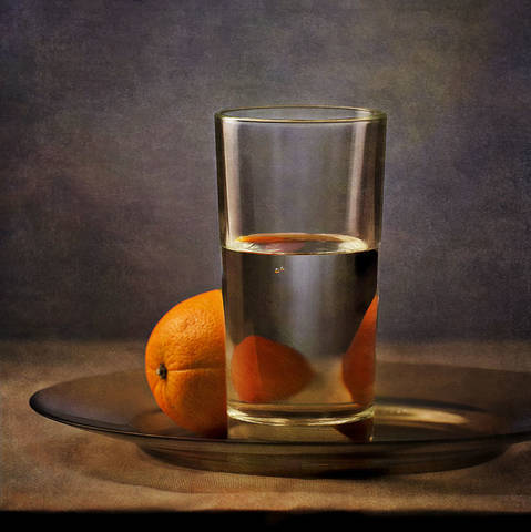 вода и апельсин