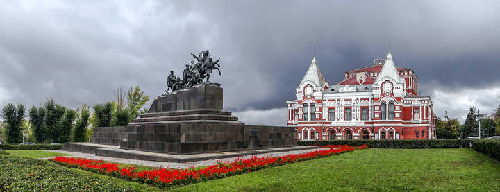 Самара, Площадь Чапаева