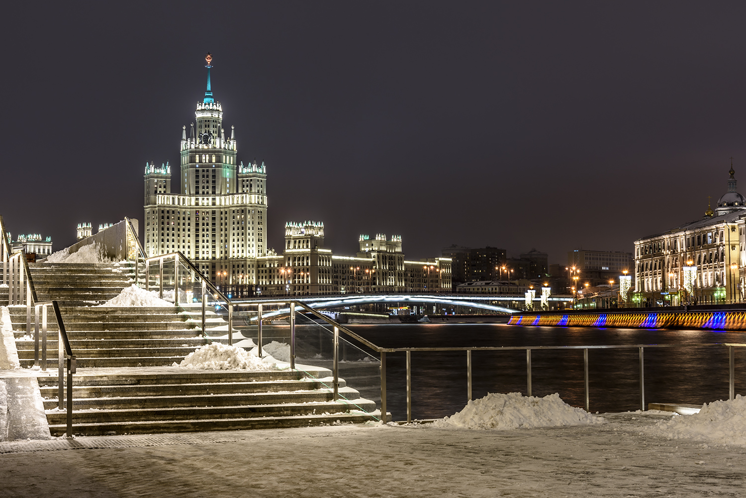 Москва вечерняя (вид на Сталинскую Высотку)