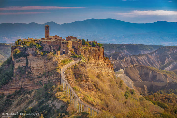 Civita di Bagnoregio(замок на горе)