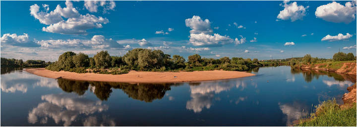На реке