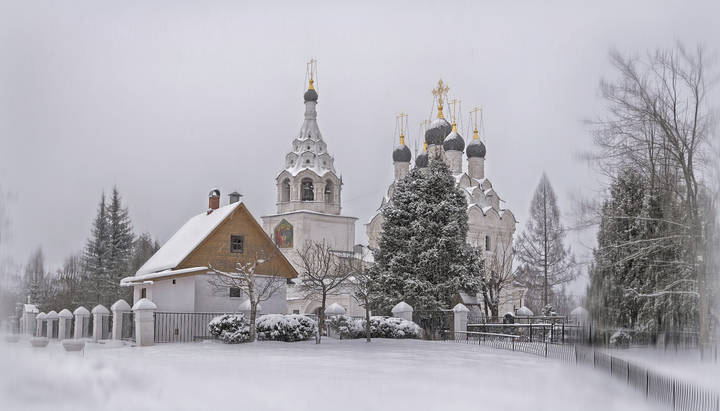 Заметает зима, заметает всё, что было....