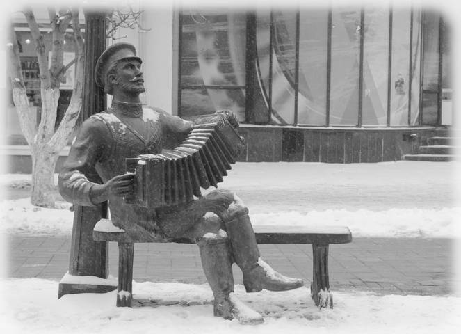 Никто не любит гармониста...