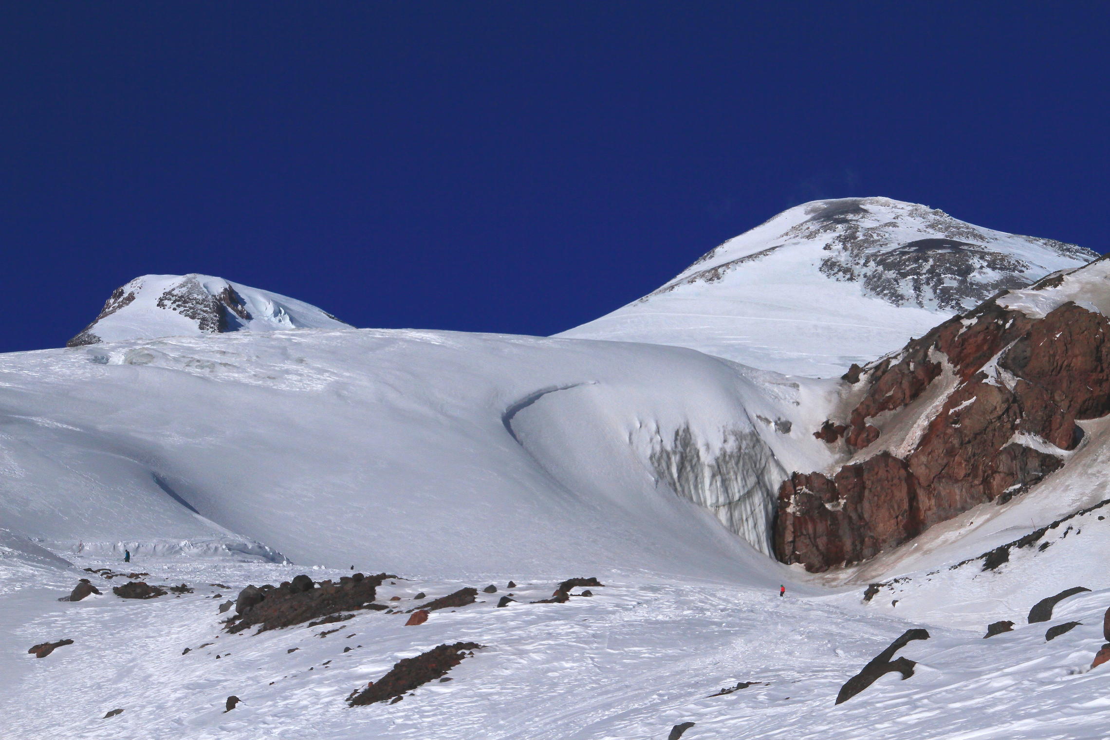 Зимние склоны Эльбруса.