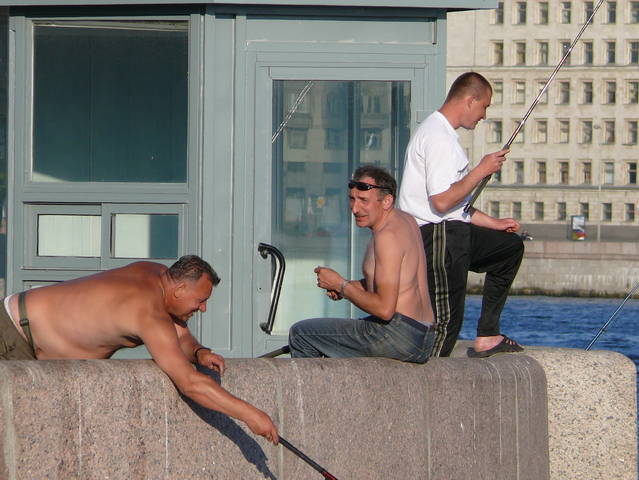 кому рыбка, а кому любовь...