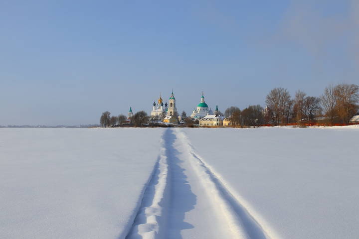 Спасо-Яковлевский монастырь — православный мужской монастырь.