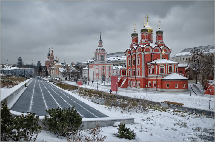 Пасмурный день в Зарядье