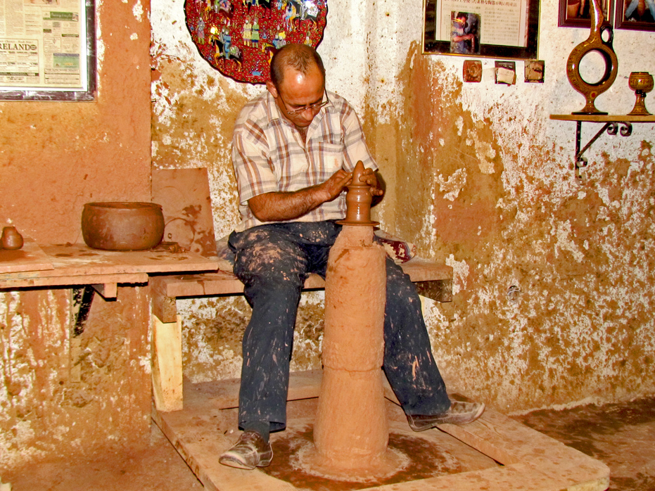 Мастера керамики.