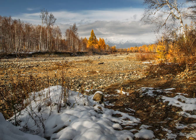 Сухое русло без воды...