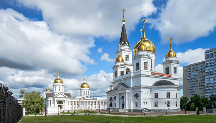 Самара. Церковь Андрея Первозванного  и Собор Кирилла и Мефодия