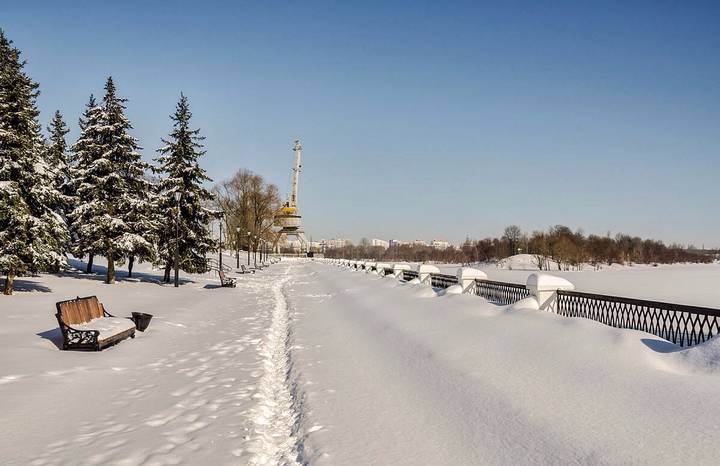 Весна, март, набережная