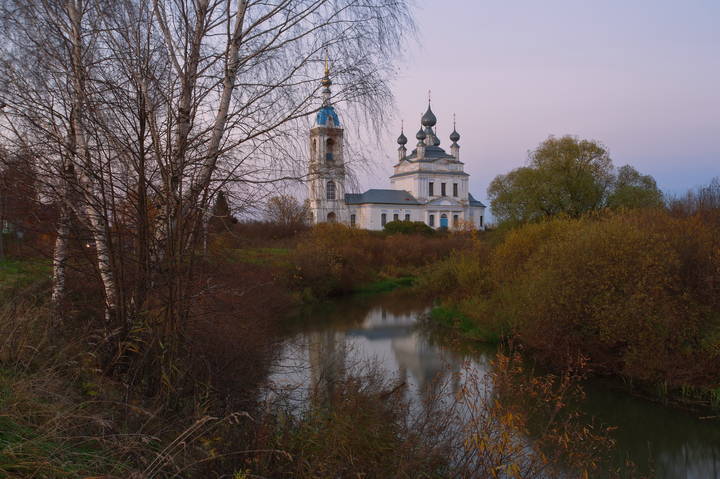 На берегу реки Устье 